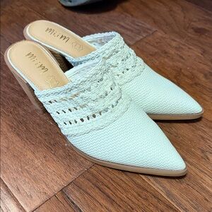 Mi.iM Women's Cream Woven Clogs